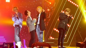 V Heartbeat Live Opening Show: Winner cực chiều fan Việt, đốt cháy sân khấu bằng một loạt hit