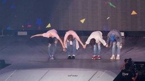 Rơi nước mắt với hình ảnh 'khoảng trống hữu hình' mà Minho (SHINee) dành riêng cho Jonghyun tại sự kiện SMTOWN Osaka 2018