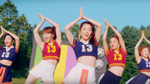Ủng hộ người nhà, cả dàn Idol SM hớn hở "quẩy" ngon ơ vũ đạo "Power Up" của Red Velvet