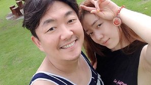 'Rắn độc' Hwayoung bị bạn trai cũ trả thù, tung ảnh tình tứ tràn lan khắp mạng xã hội 