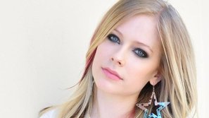 'Công chúa nhạc Rock' Avril Lavigne chính thức comeback với single mới 'Head Above Water'