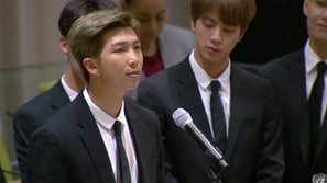 NHẤT ĐỊNH PHẢI ĐỌC: Trưởng nhóm RM (BTS) và bài phát biểu cảm động tại Liên Hợp Quốc khiến cả thế giới bật khóc!