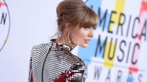 Taylor Swift làm bà hoàng chiếm trọn vẹn 'spotlight' trong ngày tham dự American Music Awards 2018