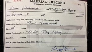 TMZ công bố giấy đăng ký kết hôn của vợ chồng Miley Cyrus, mối tình 10 năm cuối cùng cũng kết thúc có hậu