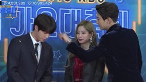 Tội cho cô gái ấy: Dahyun bỗng trở thành 'nữ phụ' trong khoảnh khắc 'tình bể bình' giữa Chanyeol và Jin trên thảm đỏ KBS Gayo Daechukje 2018