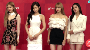 Thảm đỏ Golden Disc Awards lần thứ 33 : Black Pink, Twice, Wanna One đổ bộ trên thảm đỏ