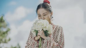 'Thật ngu xuẩn khi bấm vào xem MV mới của Văn Mai Hương'