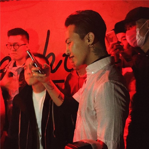 Fan Tranh Cãi Với Hình Ảnh G-Dragon “Ăn Chơi” Tại Hộp Đêm - Tinnhac.Com