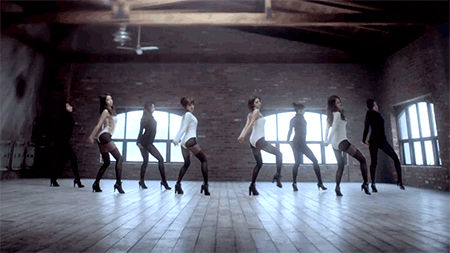 Những vũ đạo bị truyền hình cấm cửa của nhóm nữ Kpop