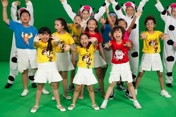 Thí sinh Vietnam idol Kids làm MV tặng khán giả2