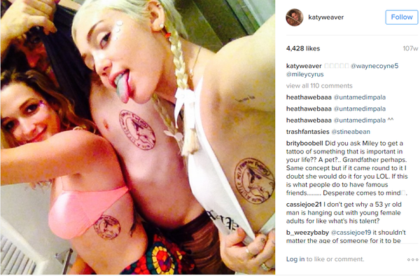 Miley Cyrus, Flaming Lips" Wayne Coyne và Katy Weaver tatto