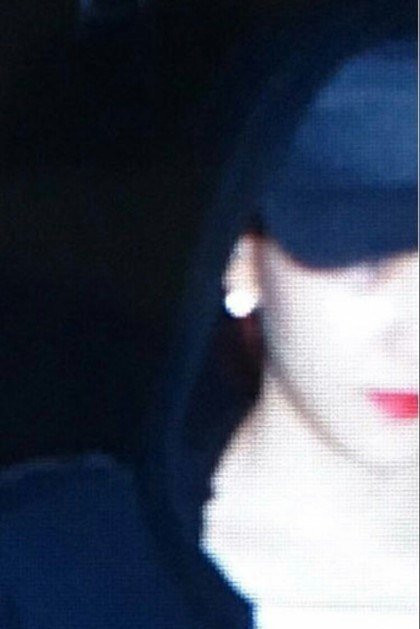 Ăn mặc "bít bùng" tại sân bay, ngày trở lại của Red Velvet đang gần kề?