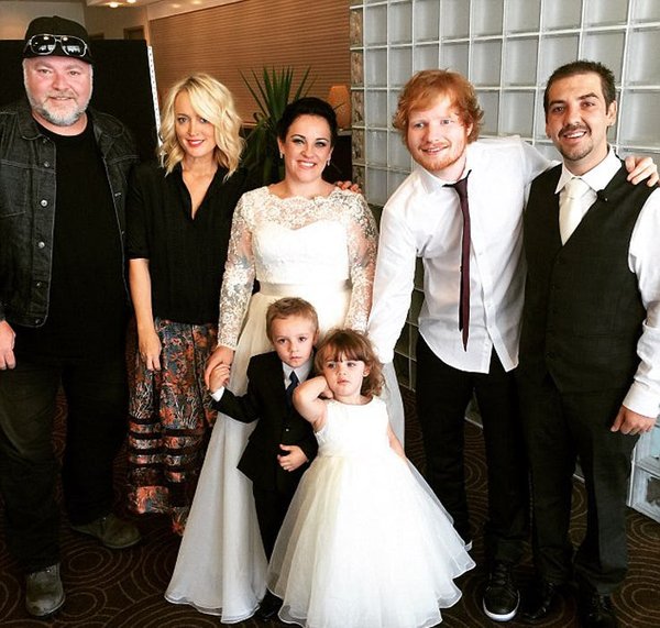 Ed Sheeran kiếm 1 đến 2 triệu từ việc hát đám cưới