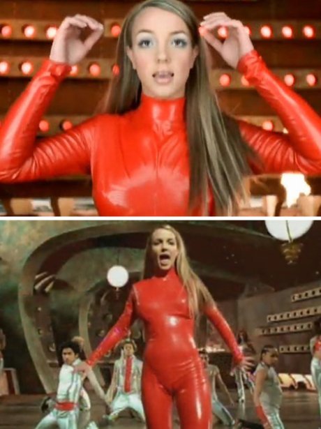 Britney Spears: Bộ jumpsuit màu đỏ