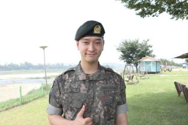 Chansung 2PM được chọn làm trợ lý hướng dẫn trong quân đội