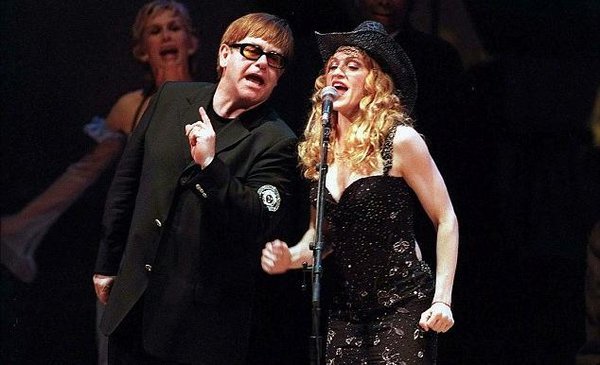 Madonna chê bai ngoại hình của Elton John, nhưng khán giả đều… tâm phục