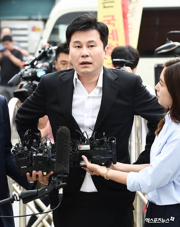 Yang Hyun Suk đến thẩm vấn về scandal đánh bạc