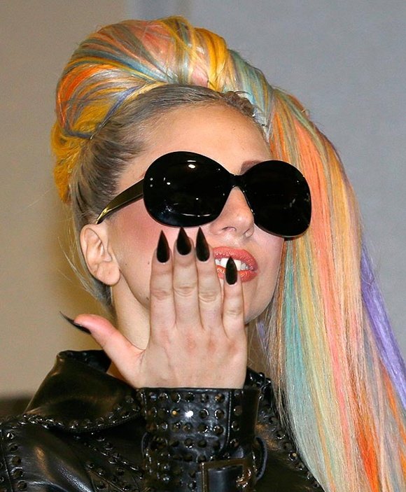 Lady Gaga: Móng tay giả