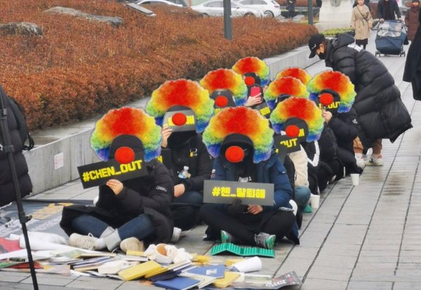 phản ứng trái chiều về cuộc biểu tình của EXO-L