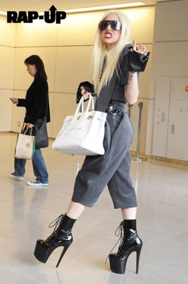 Victoria Beckham, Lady Gaga: Giày cao gót