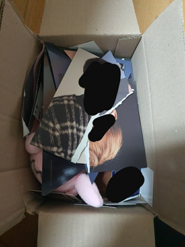fan gửi những thùng hàng yêu cầu Chen rời EXO