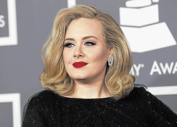 Ca khúc “Hello” của Adele đạt một triệu lượt tải xuống trong một tuần