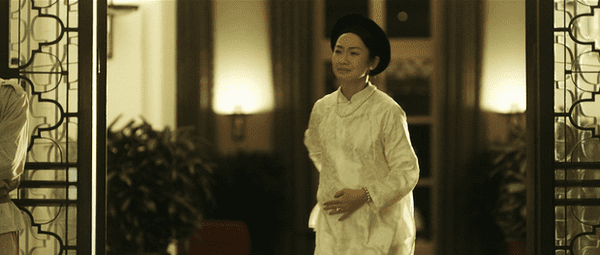 Hòa Minzy hóa thân thành Nam Phương Hoàng hậu trong MV Không thể cùng nhau suốt kiếp 10