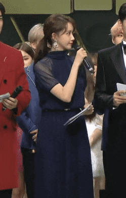 khoảnh khắc ấm áp trên sân khấu cuối năm 2018 nhờ sự phối hợp giữa V và YoonA