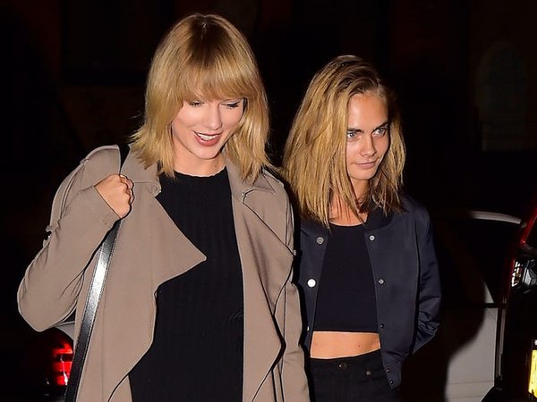 Taylor Swift và Cara Delevingne được đồn đoán gặp nhau tại Victoria Fashion Secret 2013.