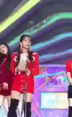 những khoảnh khắc Irene thô lỗ với Red Velvet và staff