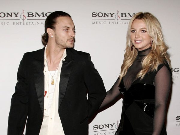 Britney Spears cầu hôn Kevin Federline vào năm 2004
