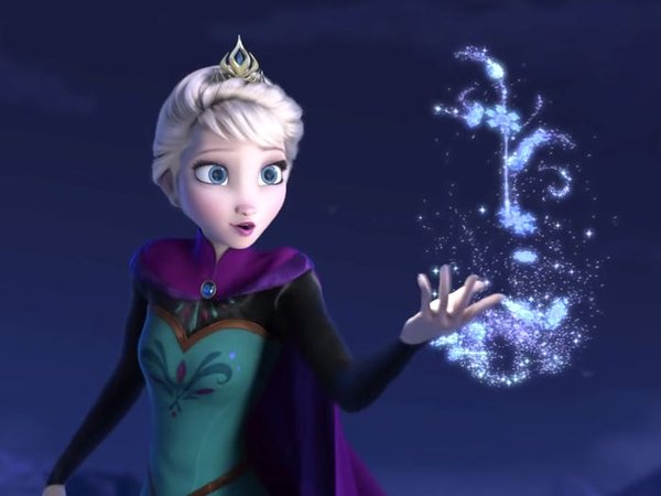 Công chúa Elsa trong “Frozen” năm 2013: vương miện, vương trượng và thêm một quả cầu pha lê