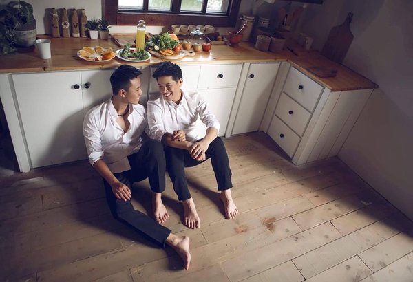 Chuyện tình đẹp như mơ của những cặp đôi đồng giới trong showbiz Việt 9
