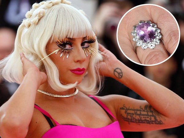 Lady Gaga khoe thêm một chiếc nhẫn đính hôn vào tháng 10/2018