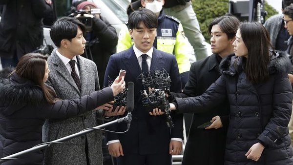 Hyoyeon SNSD bất ngờ bị cáo buộc có liên quan đến scandal Burning Sun