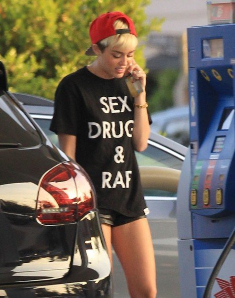 Miley Cyrus: Tình dục, ma túy, và rap