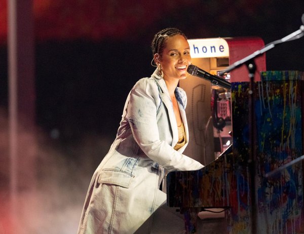 Alicia Keys trình diễn ca khúc trứ danh “Songs in A Minor”