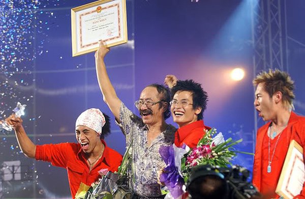 Bộ 3 ca sĩ giành giải cao nhất của Sao Mai điểm hẹn 2006: người 15 năm chưa hề hạ nhiệt, kẻ lao dốc không phanh vì scandal 1