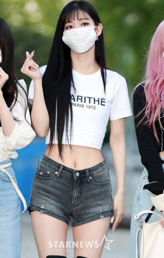 fromis-9-Lee-Chae-Young