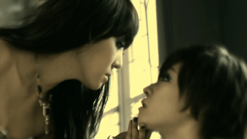 12 MV mang hơi hướm "tình yêu đồng giới" của Kpop