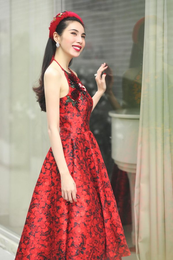 Nhan sắc xinh đẹp của Thủy Tiên trong bộ ảnh quảng bá single Xuân mang niềm vui