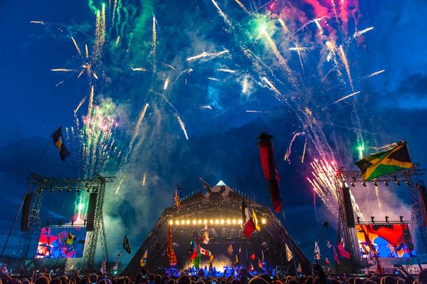 Liên hoan âm nhạc Glastonbury Festival 2017 thu hút khán giả với sự tham gia của Ed Sheeran và Katy Perry