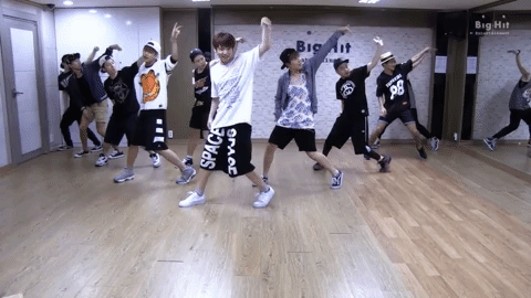 vũ đạo của Wanna One gây tranh cãi vì quá giống với BTS