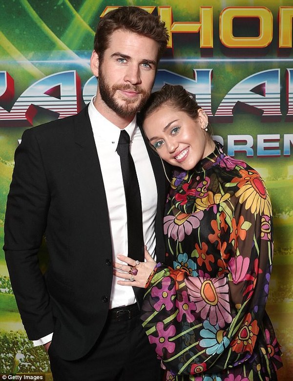 Miley Cyrus confidently shows off her figure, 'responding' to rumors of being pregnant with Liam Hemsworth