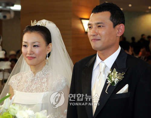 Hwang Jung Min: Mắt híp xấu trai vẫn làm cả Hàn Quốc điên đảo, 20 năm chỉ một lòng chung thủy với mối tình thời cấp 3 - Ảnh 7.