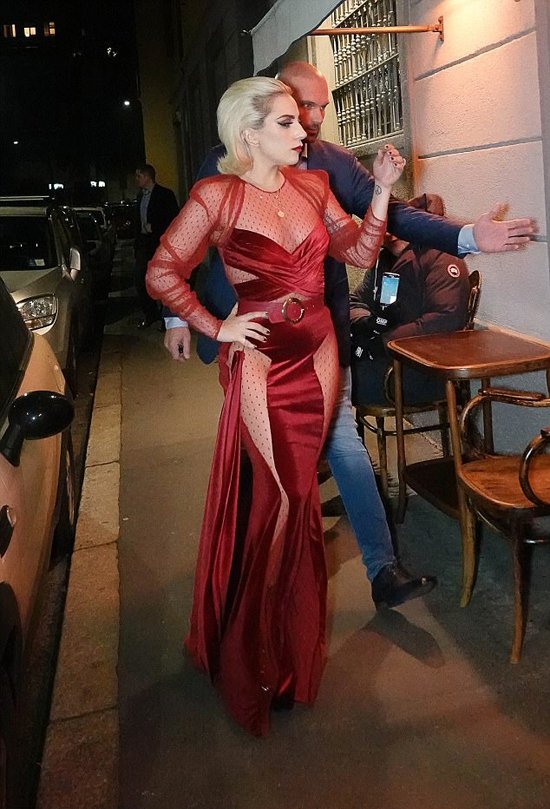 Sang chảnh như Lady Gaga: Đi ăn tối nhưng cũng phải lộng lẫy như trình diễn thời trang
