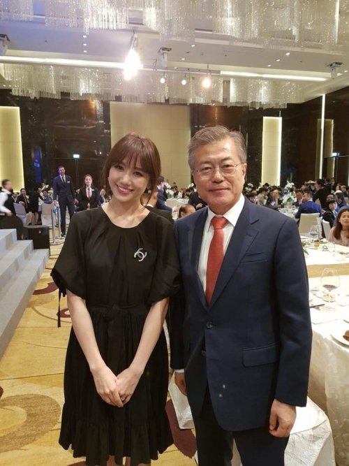 Hari Won và Tổng thống Moon Jae In