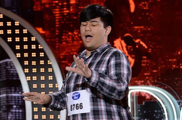 Giả gái đi thi 'American Idol', chàng trai 24 tuổi vừa cất giọng đã khiến cả dàn giám khảo ngỡ ngàng