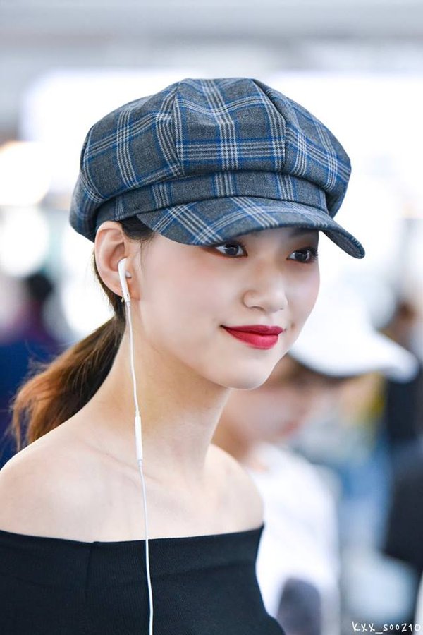 Doyeon (Weki Meki) nữ hoàng thời trang sân bay
