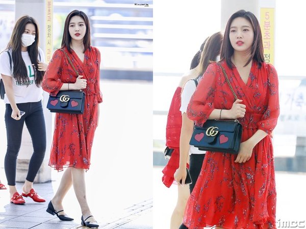 Sunmi đụng hàng Joy Red Velvet váy đỏ